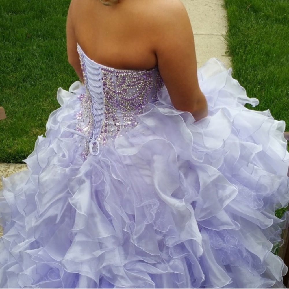 gorgeous lilac prom/ Quinceañera dress. worn once. great condition